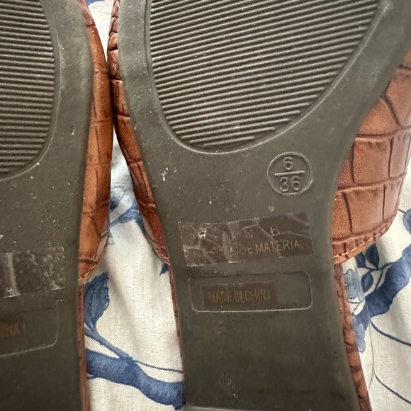 Lulu's Mules Crocodile Pointed Toe Flats Size 6 - Picture 4 of 5